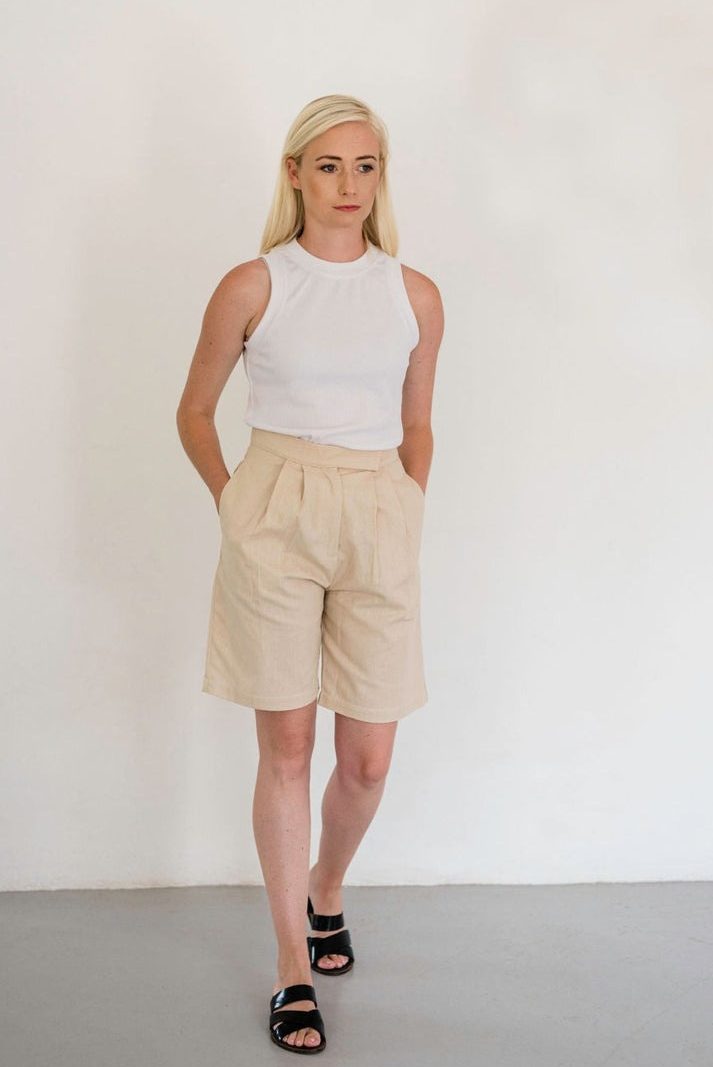 The Pleated Linen Short - Stone