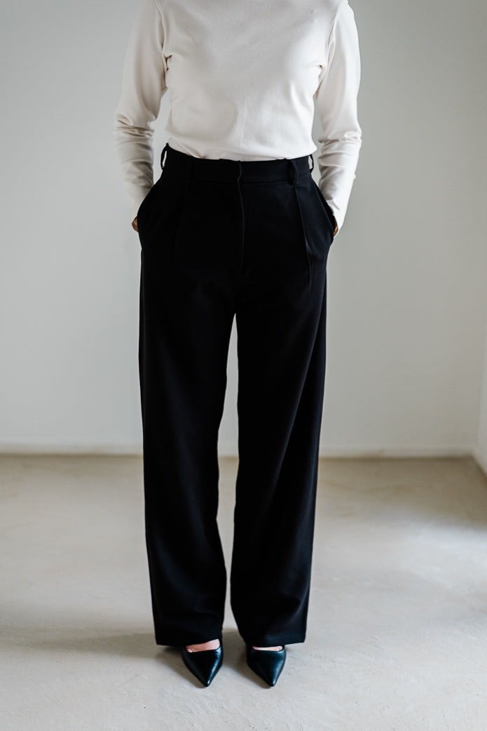 The Pleated Straight-Leg Trouser - Image 2