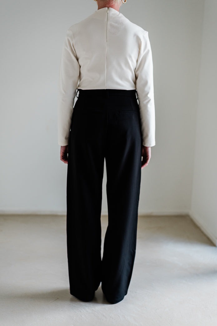 The Pleated Straight-Leg Trouser - Image 5