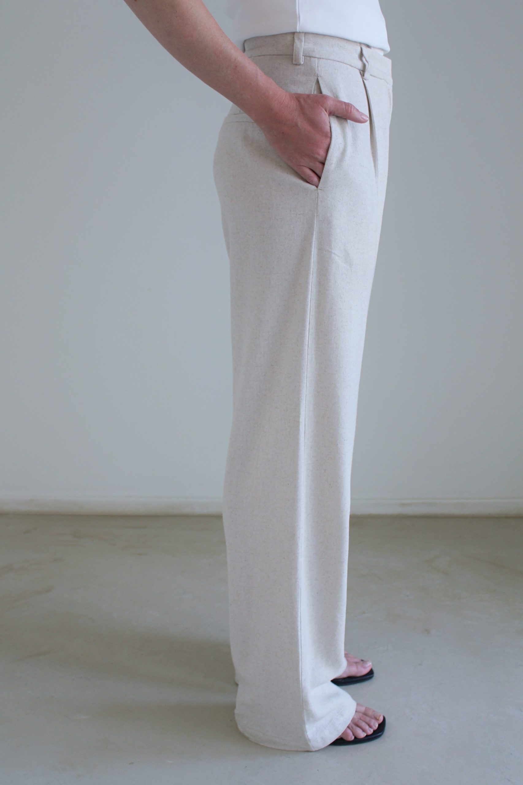 The Wide Leg Linen Trouser - Image 3