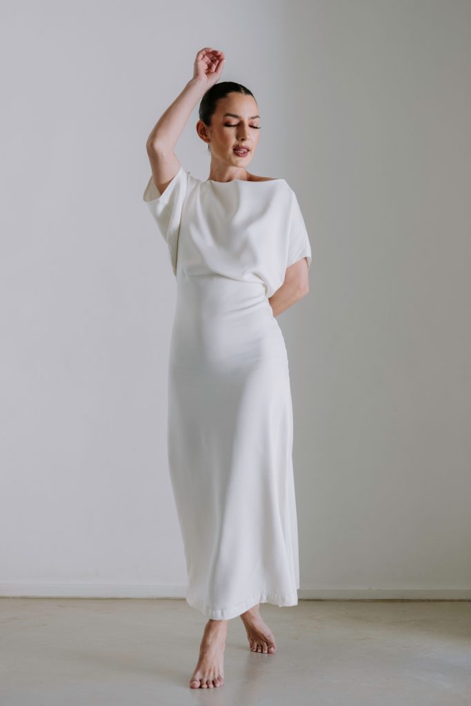 Slouch Waist Dress in Fluid Viscose – Chalk