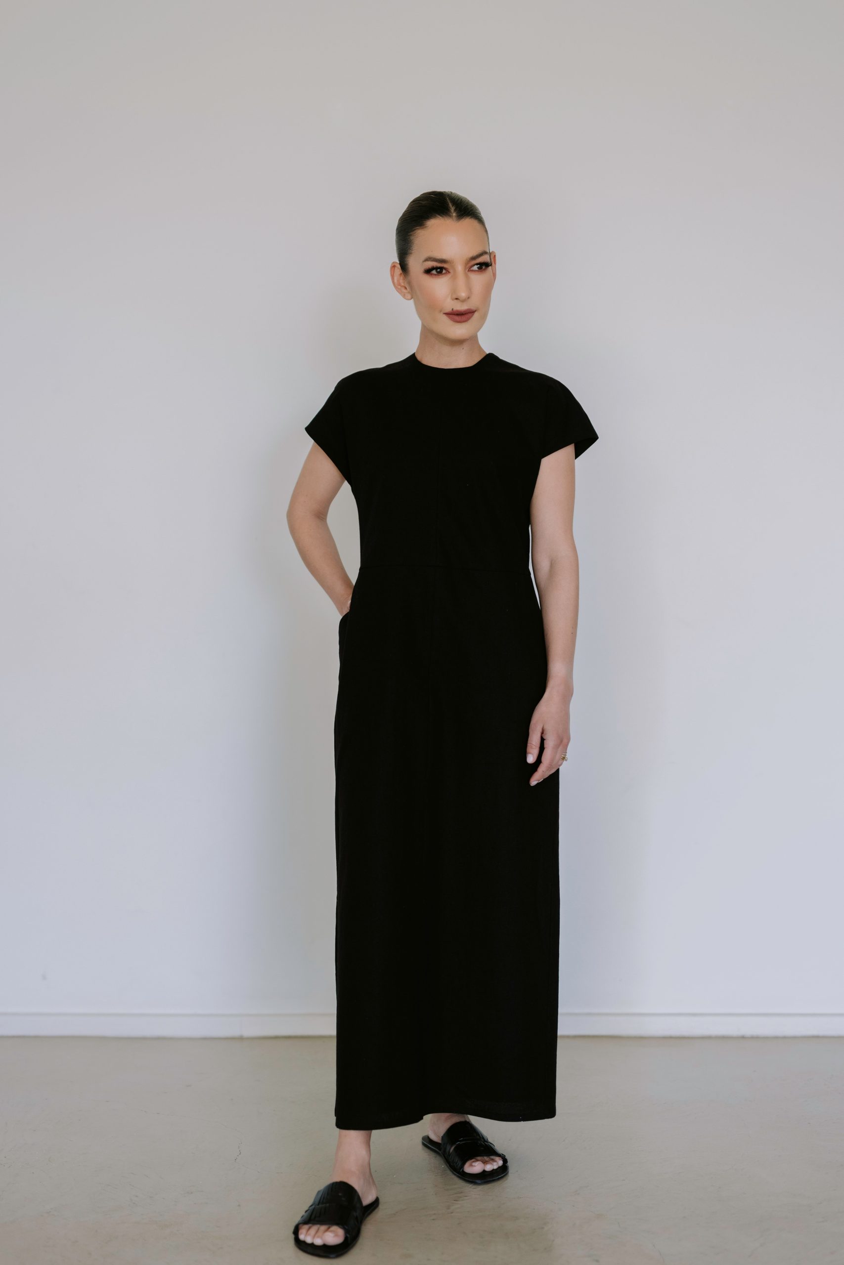 Classic Midi Dress In Linen Blend – Black