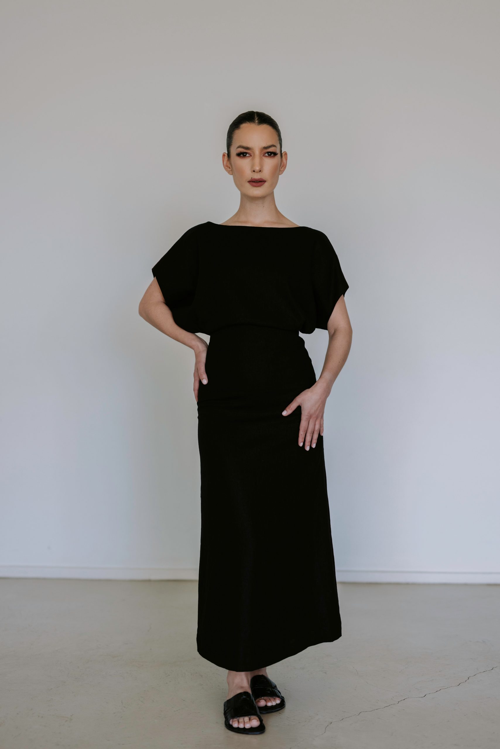 Slouch Waist Dress in Linen Blend - Black