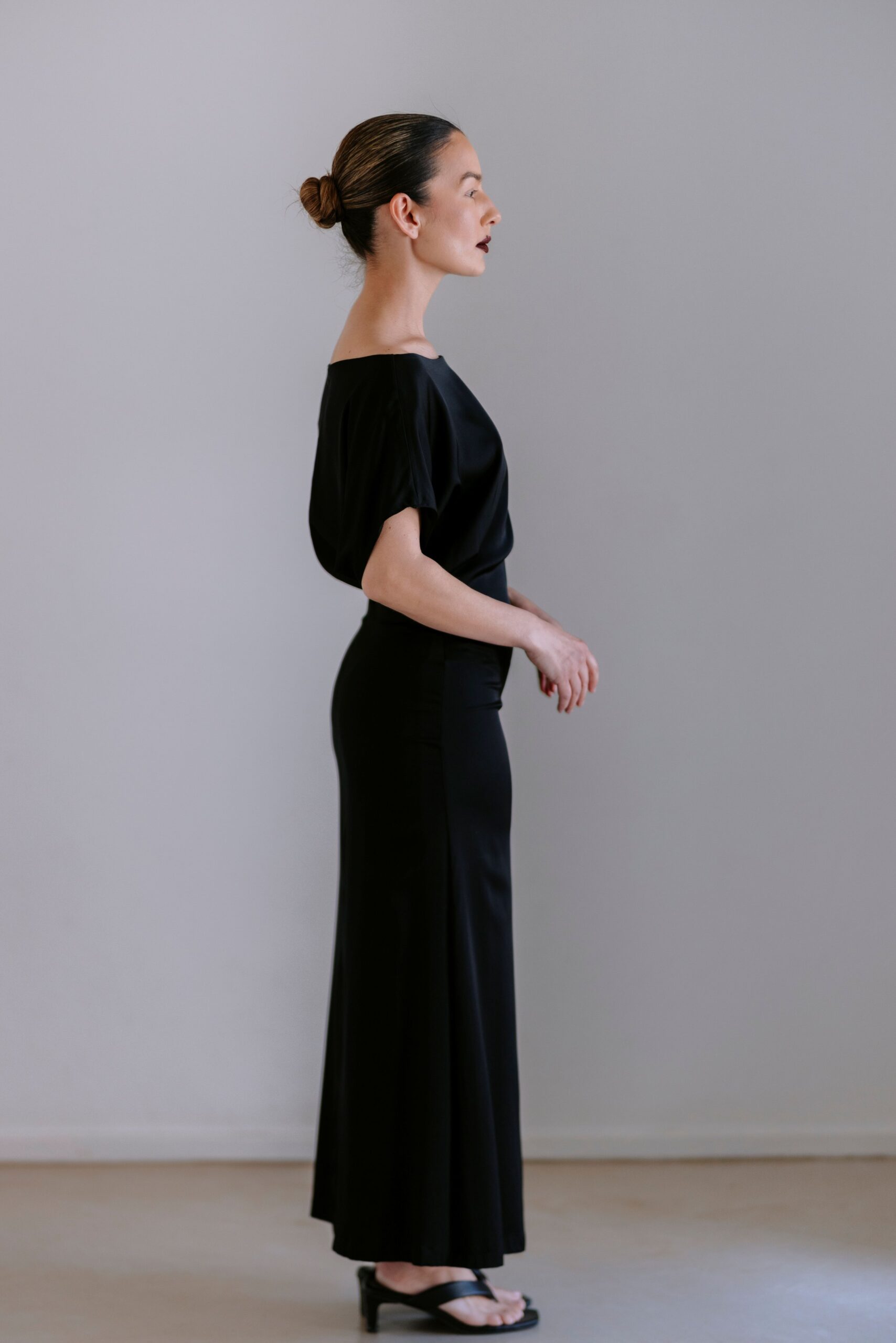 Slouch Waist Dress in Viscose - Black - Image 2