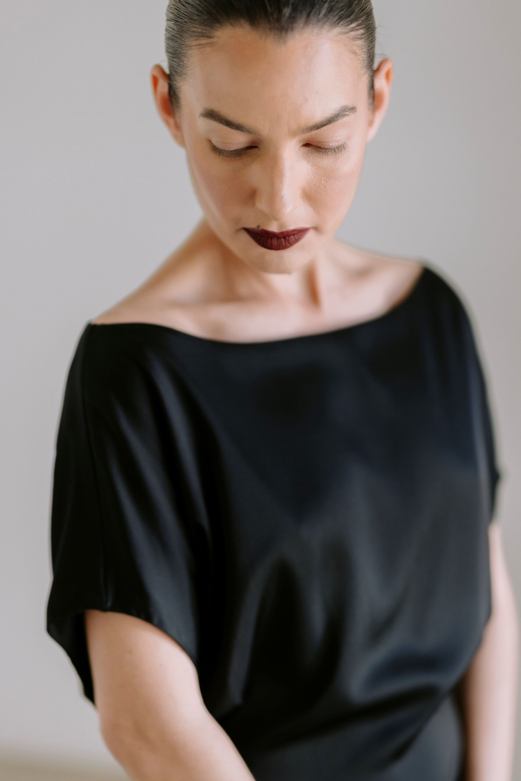 Slouch Waist Dress in Viscose - Black - Image 5