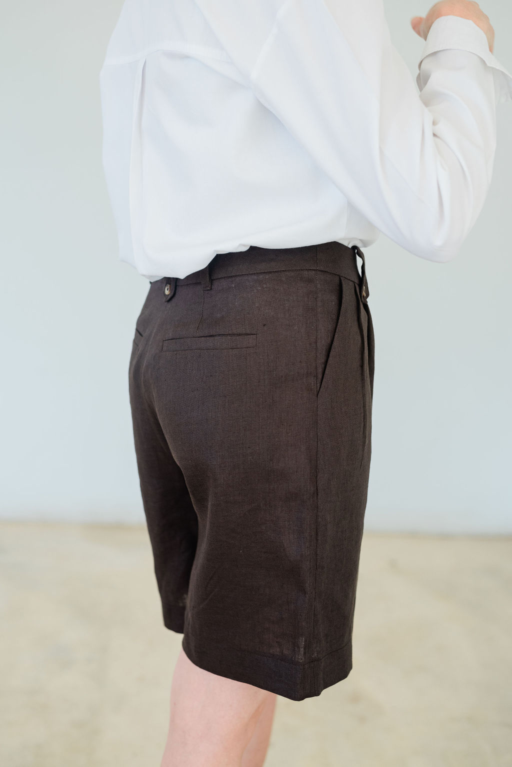 The Tailored Linen Short - Brown - Image 5
