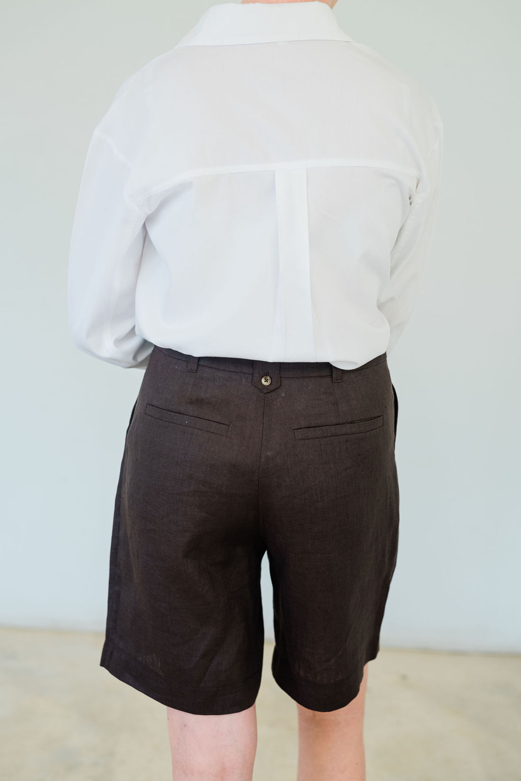 The Tailored Linen Short - Brown - Image 4