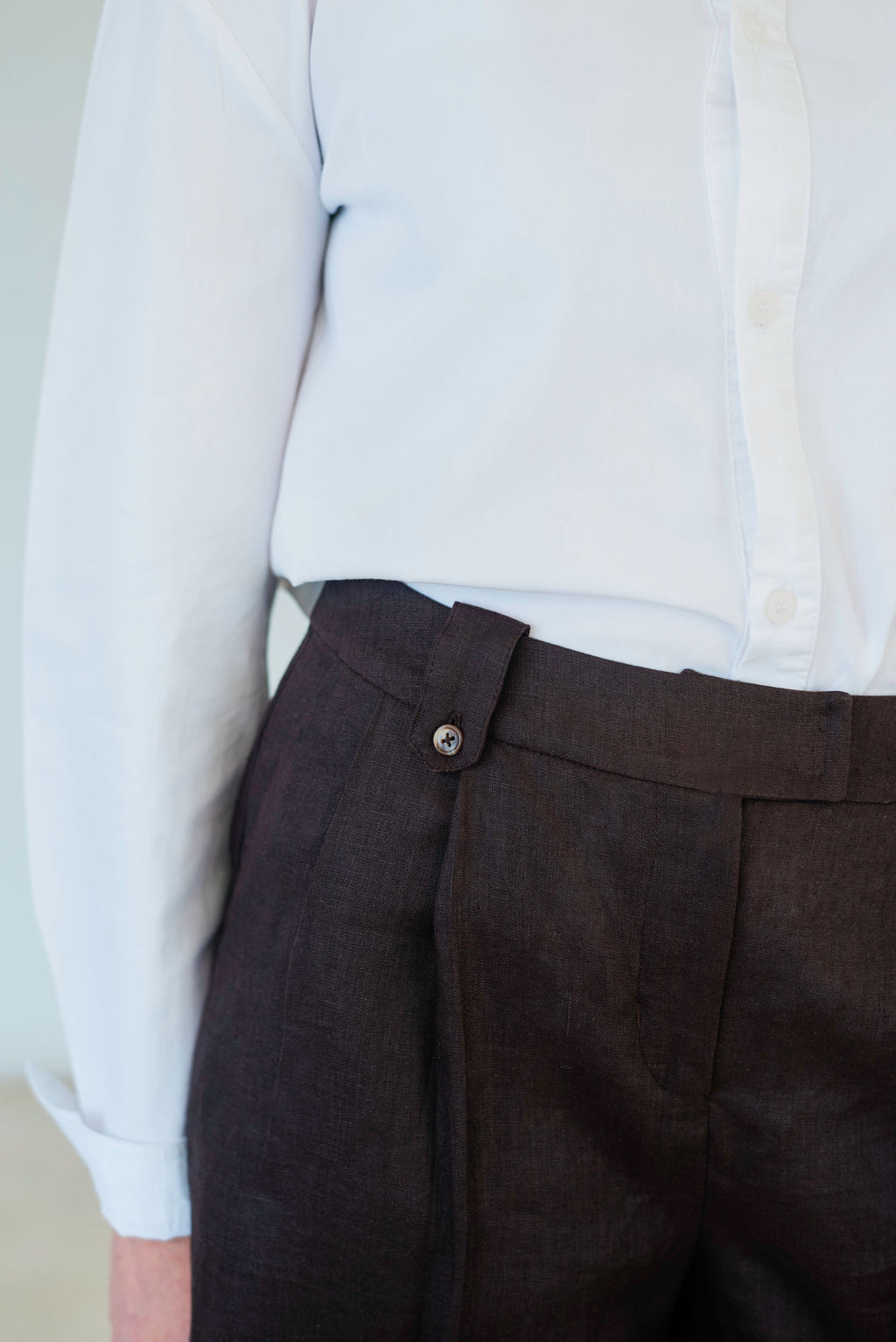 The Tailored Linen Short - Brown - Image 3